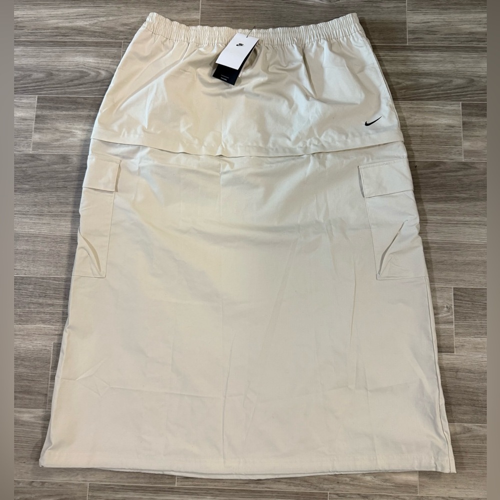 Nike Sportswear Essentials Mid-rise Convertible Cargo Maxi-Mini Skirt - Picture 4 of 15